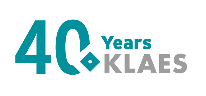 Le logo anniversaire : tourné vers l'avenir et lié à la tradition - avec la disquette stylisée. The anniversary logo: future-oriented and linked to tradition - with the stylized floppy disk.